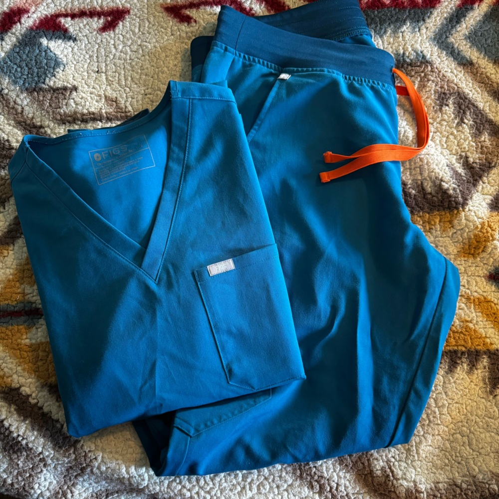 FIGS Alps Blue Scrub Set (L)